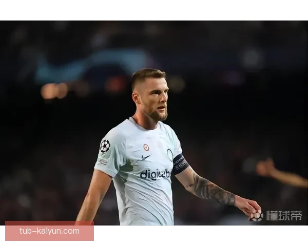 什克里尼亚尔持续保持比赛稳定性，展现出良好的防守表现与冷静应对。